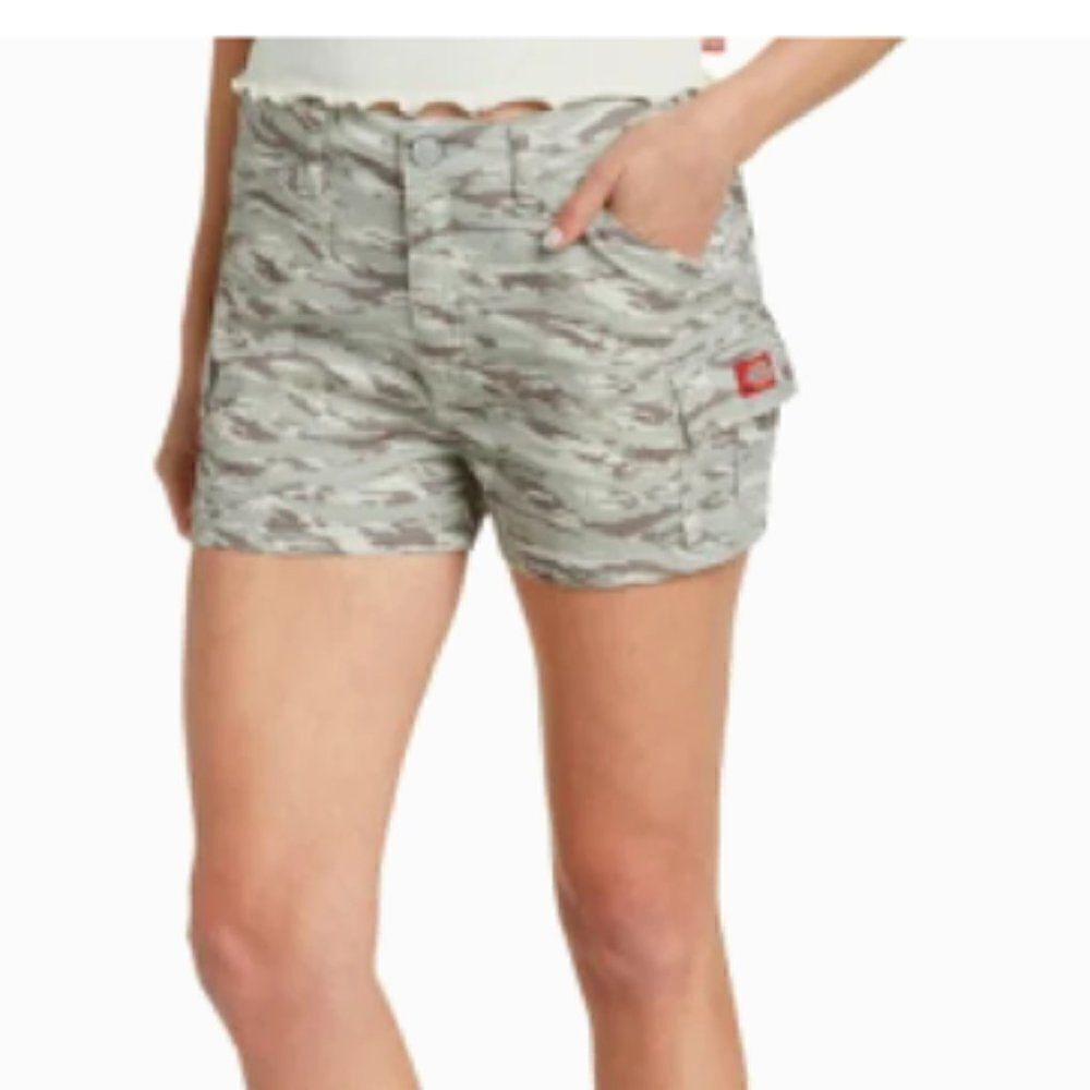 Dickiesย CamouflageโCargoโShortsโSizeโJuniorsโ15